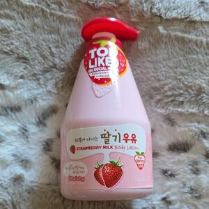 Strawberry Milk Body Lotion - Pink